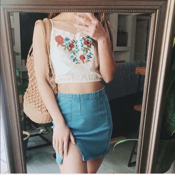 PacSun Tops - Boho Floral Embroidered Crop Top